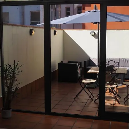 Piso Tranquilo En Centro Con Terraza Y Garaje